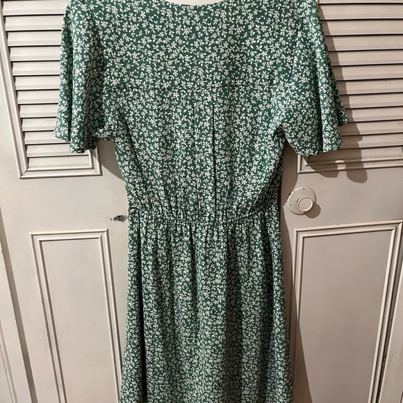 NWT Monteau Green Floral Dress - Picture 2 of 3